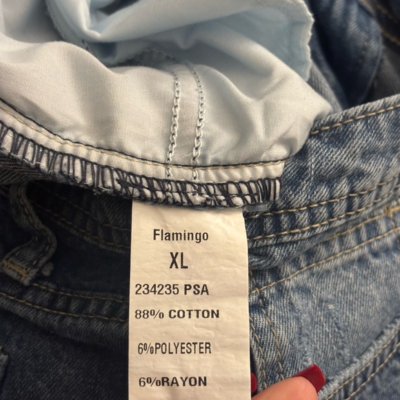 Women's NWT Distressed Blue Boyfriend Jeans - Picture 8 of 12